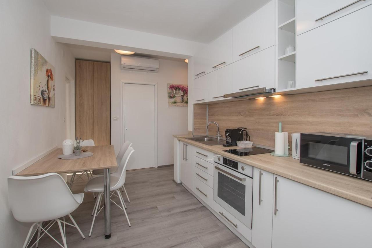 Lavanda House With Apartments بوجي المظهر الخارجي الصورة